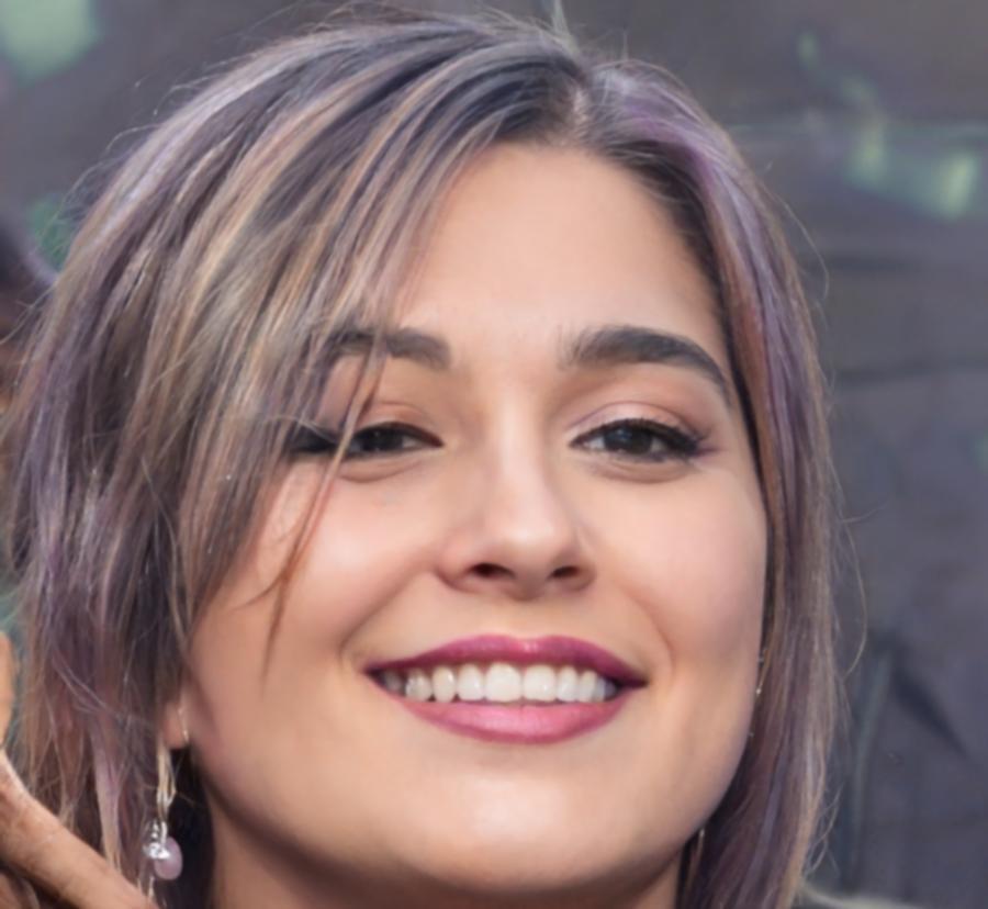 Esperanza Valenzuela, Directora Creativa